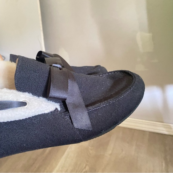 Vionic Black and Cream Women's Slippers - Picture 3 of 8